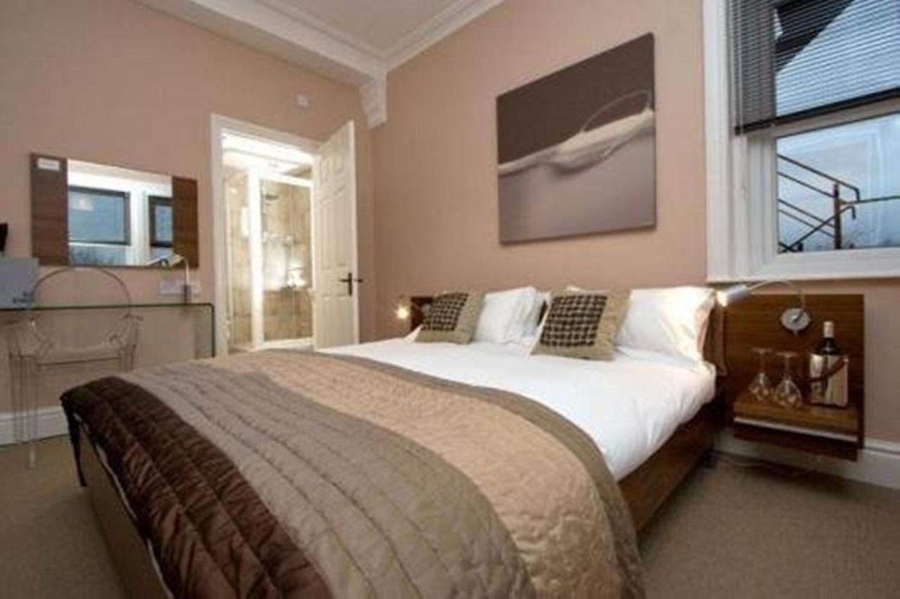 The Bijou Hotell Harrogate Rum bild